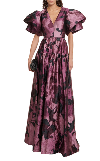 Robe violette en satin à fleurs